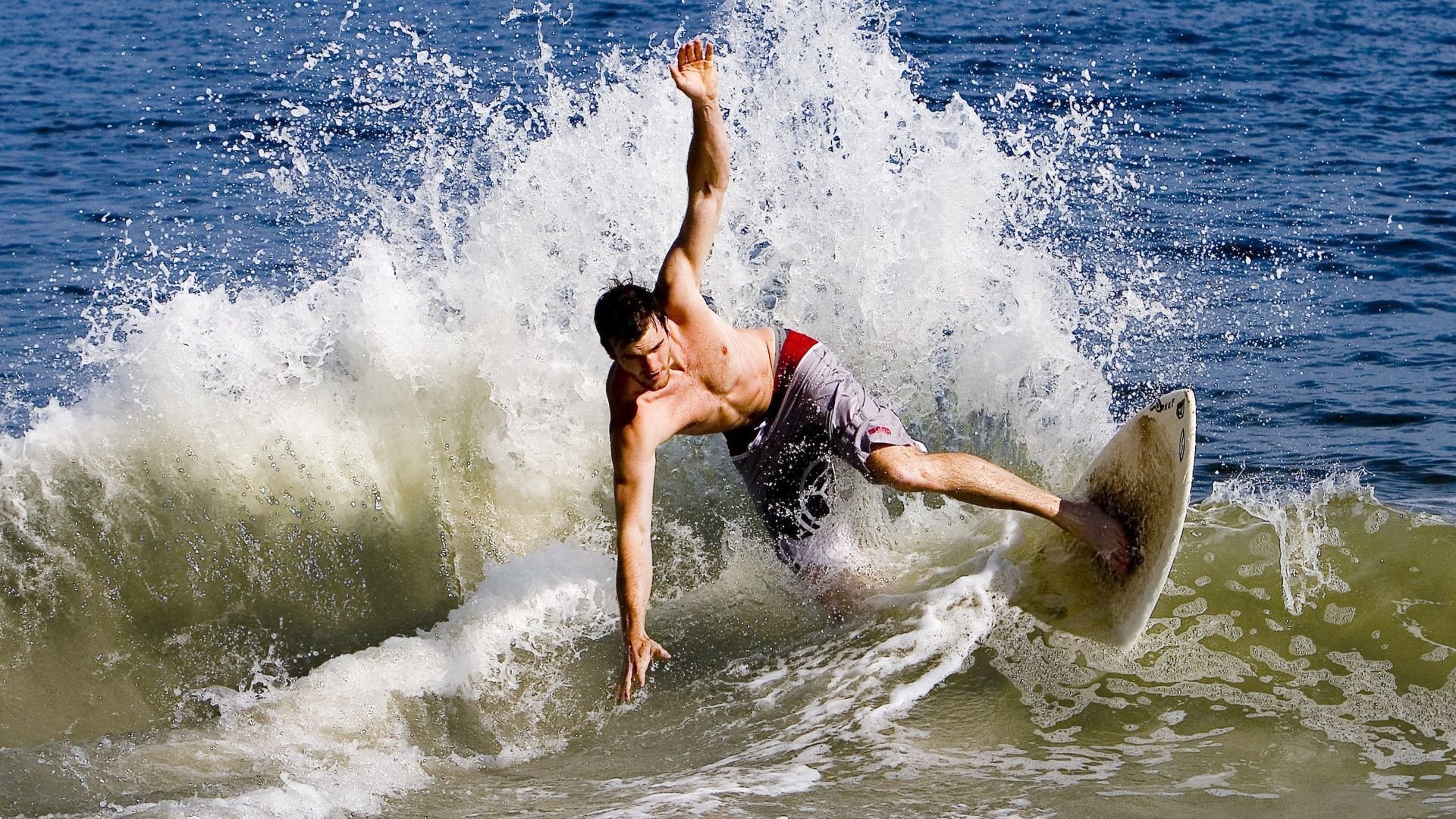 2026年世界山地自行车速降锦标赛 陡坡与林道考验控车极限